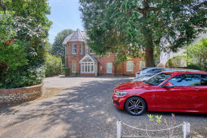 Resident Car Park - click for photo gallery